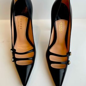 Made in Italy Gucci dressy leather pumps. Only worn once.